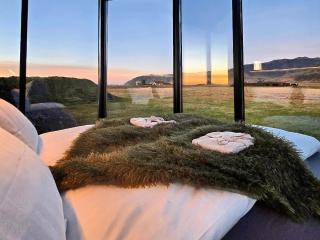 Aurora Glass Cabin I Private Sauna and Jacuzzi - 1