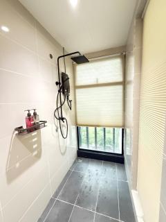 Midvalley Mosaic southkey Heartwarming CIQ 2BR6PAX - 8