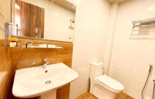 Sea View From Rooftop The AOP Luxuaray Hotel - Jagannath Temple - Sea Beach - Lift-Parking And Restaurant Facilities - Fully Air Conditioning Luxuary Rooms - Best Hotel In Puri - 4