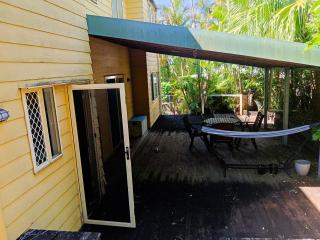 Room in big house, quiet green area - 2