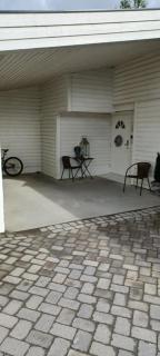 Rom med to senger og parkering - 1