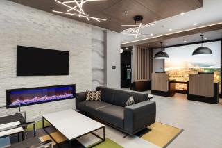 La Quinta Inn & Suites by Wyndham Kelowna BC - 9