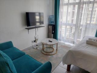 Homey Studio with Pool, Netflix and Free Parking - 4