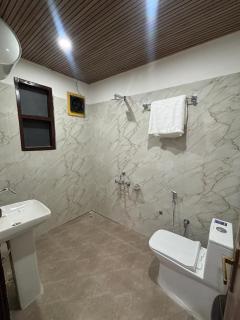 Giri River Side View Stay & Café - 0