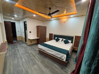 Giri River Side View Stay & Café - 7