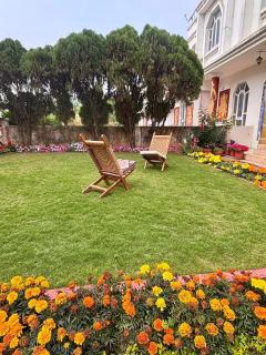 Shantiniketan Bungalow with green lawn - 5