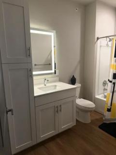 Modern Furnished 1-Bedroom in Suburban Area - 6