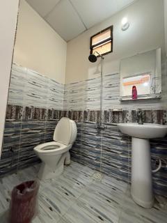 2 BED APARTMENT - 15 MINUTE DRIVEs FROM AIRPORT - 2