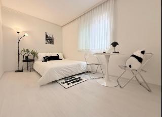 Sindaebang Station 8 minutes on foot 20 minutes by subway from Hongdae to Gangnam 3 room 4 queen beds 1 bed per person 2 floor 1 minute from convenience store - 4