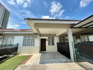 DOUBLETHREE Seroja Sepang - 9