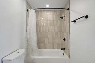 Carriage House Sleek 1BR Apartment - 4