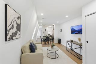 A Modern 1BR Oasis in Carriage House - 3