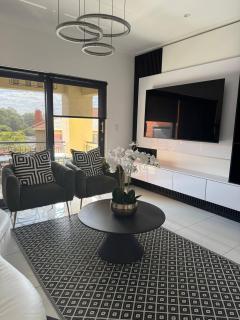 2 Bedroom Apartment Near Monte Casino - 0