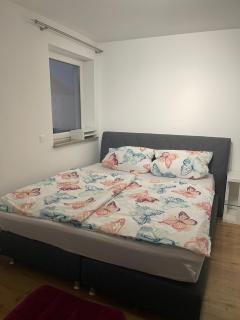 Helle großzügige ruhige Dreizimmerwohnung in Altstadtnähe mit Tiefgaragenstellplatz - 1