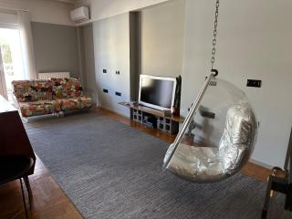 Vintage Chic Apartment 3' from the Metro - 0