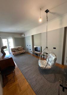 Vintage Chic Apartment 3' from the Metro - 7