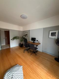 Vintage Chic Apartment 3' from the Metro - 6