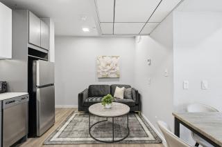 Cozy modern studio in prime area - 6