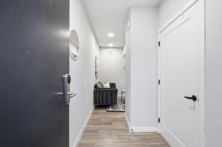 Cozy modern studio in prime area - 3