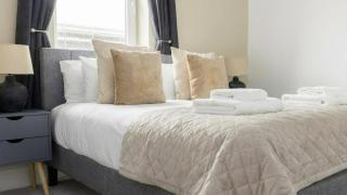 Premium 2-Bedroom London Apartment Near Station - Perfect for Long Stays - 3