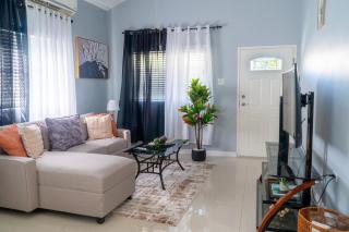 Palm Serenity- Gated Pool Home in Portmore - 0