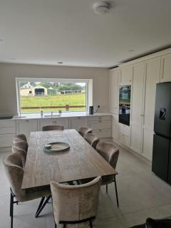 Luxurious bungalow with bay views - 2