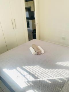 Kingelph Stylish 1- Bedroom Apartment - 3