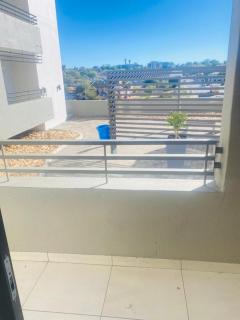 Kingelph Stylish 1- Bedroom Apartment - 2