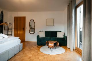 Altbau-Charme & Bergblick I Stylisches 75qm Juwel mit 2 Balkonen und Parkplatz - 2