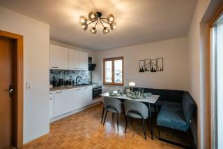 Altbau-Charme & Bergblick I Stylisches 75qm Juwel mit 2 Balkonen und Parkplatz - 7