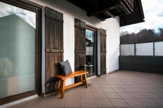 Altbau-Charme & Bergblick I Stylisches 75qm Juwel mit 2 Balkonen und Parkplatz - 3