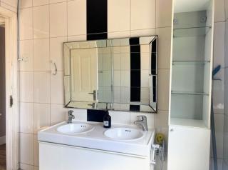 Lagos, spacious comfortable bedroom ideal for solo travellers work stays or visiting family locally - 5