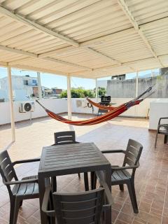 Espectacular casa de 3 pisos con zona social en azotea - 8