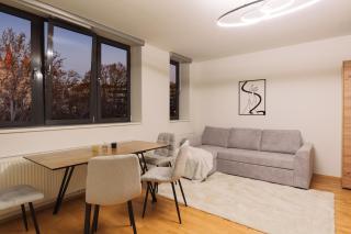 Delightful Apartment with Private Balcony in Perfect Location of Vienna - 7