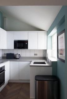 Stylish-Luxury Seaside Flat on Georgian Square - 4