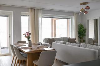 Urban Executive Suite - 3BDR - Sauna - Free Parking - 1