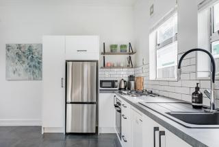 Heritage Cottage in the Heart of Petone - 3