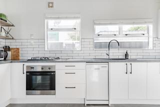 Heritage Cottage in the Heart of Petone - 2