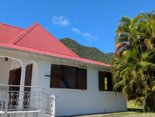 Appartement T2 avec mezzanine et terrasse offrant une vue panoramique sur les Saintes et à 100 m de la plage de Grande Anse - 9
