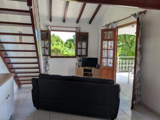 Appartement T2 avec mezzanine et terrasse offrant une vue panoramique sur les Saintes et à 100 m de la plage de Grande Anse - 1
