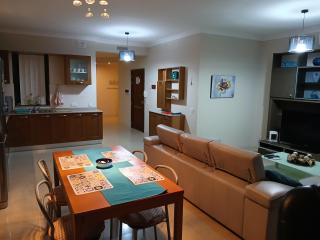 Sunset Holiday Apt - 2 Bedrooms - 1