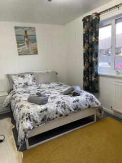 Top flat near town, with its own private parking - 1