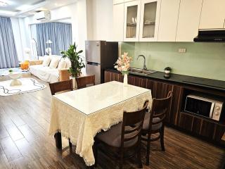 KADA Home, Spacious & Nearby West lake - 1