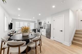 Luxury - 2 BR - 2 Beds - Stylish - New Build Downtown - 4