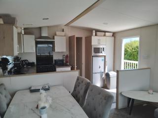 2-bed Hide-away Caravan at Ashbourne Heights - 8