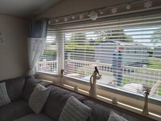 2-bed Hide-away Caravan at Ashbourne Heights - 6
