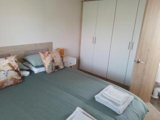 2-bed Hide-away Caravan at Ashbourne Heights - 4