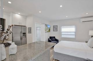 Beach Isles Modern Studio Apartment in Fort Lauderdale with Patio - 2
