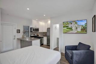 Beach Isles Modern Studio Apartment in Fort Lauderdale with Patio - 1