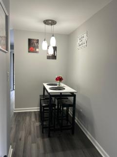 Cozy home, 10 minutes away from downtown - 8